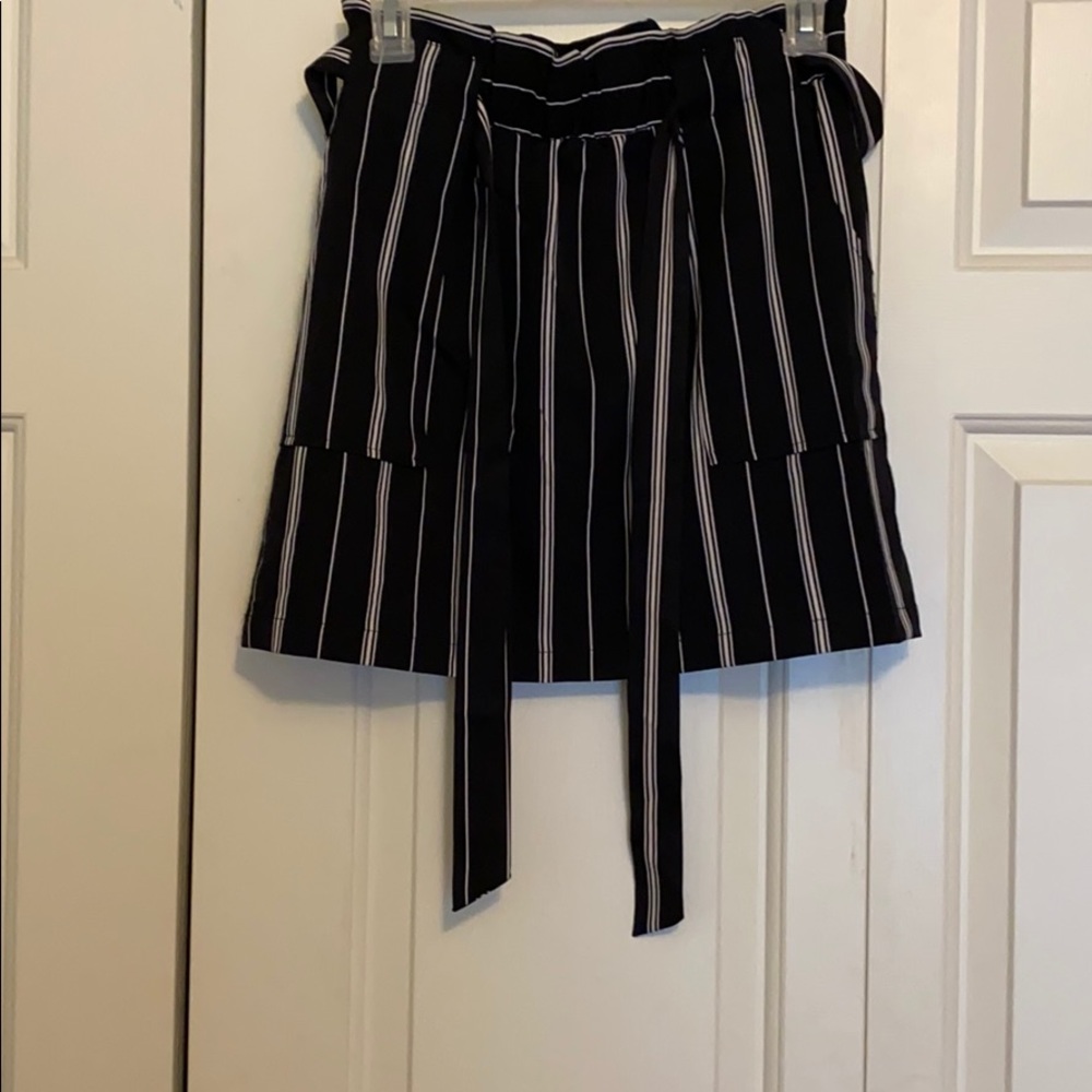 Striped front tie skirt with pockets